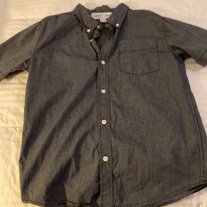 Boys old navy grey, short sleeve button up shirt. Size XL. Good condition